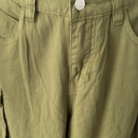 Forever 21 Olive Wide-Leg Cargo Pants - Picture 6 of 8